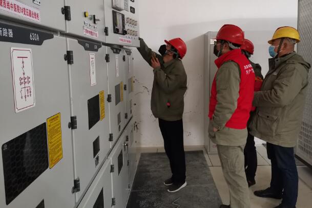 國網(wǎng)英山縣供電：隔離醫(yī)院電工發(fā)燒了!放心，我們頂上!