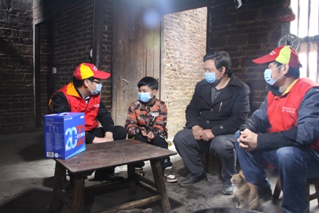 國(guó)網(wǎng)江永縣供電公司：迎春風(fēng)進(jìn)瑤寨，學(xué)雷鋒獻(xiàn)愛(ài)心