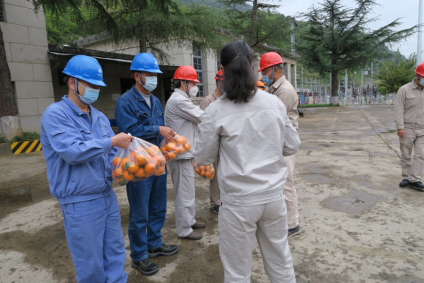 國(guó)家能源集團(tuán)大寨發(fā)電分公司到生產(chǎn)一線慰問(wèn)檢修員工