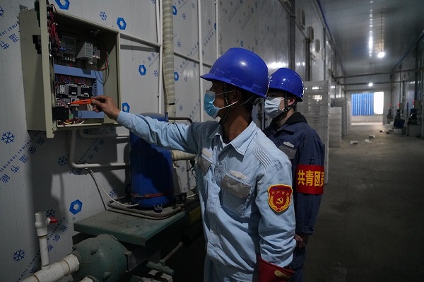 南方電網(wǎng)廣西柳州柳城供電局:黨員服務隊為民營企業(yè)生產提供電力保障