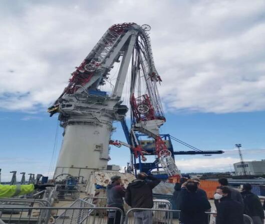 全球最大噸位風(fēng)電安裝船吊臂攔腰折斷，損失1億歐元