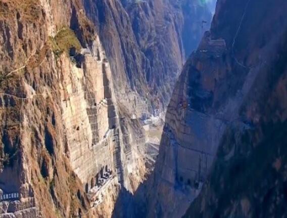 為建烏東德水電站，在峽谷底部挖90米深洞穴，用來干嘛的？