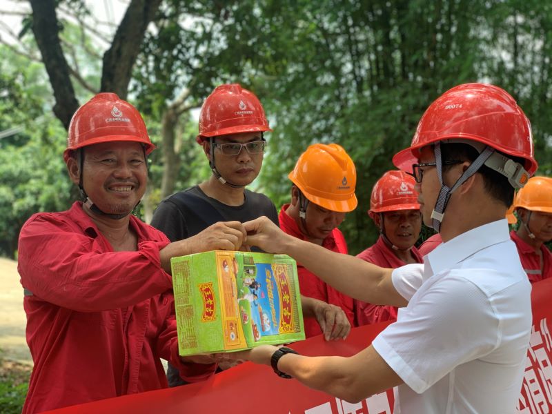 南方電網(wǎng)廣西新電力集團(tuán)博白供電局夏送清涼鼓干勁，情系一線保供電