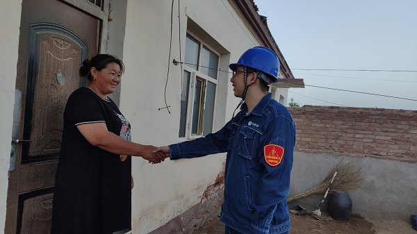 阿拉善電業(yè)局烏力吉供電分局：叔叔，我家沒(méi)電啦