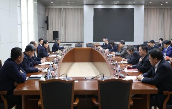 鄧建玲與唐山市委副書記、市長(zhǎng)丁繡峰會(huì)談