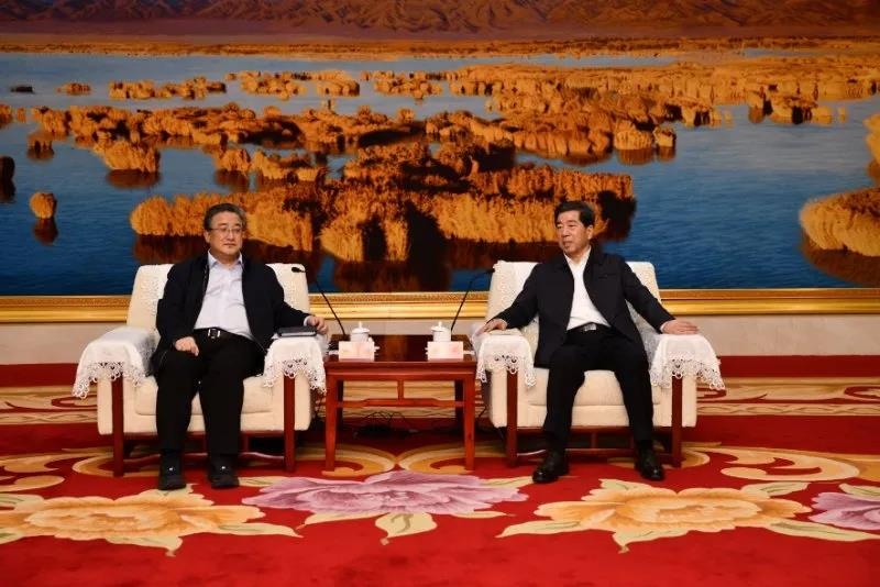 中核集團(tuán)黨組書記、董事長余劍鋒與寧夏黨委書記陳潤兒會談