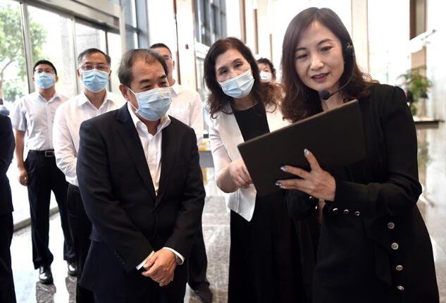 南方電網(wǎng)公司董事長、黨組書記孟振平調(diào)研鼎和保險公司