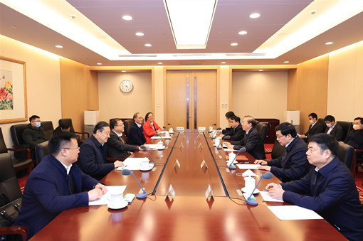 國家電網(wǎng)公司總經(jīng)理、黨組副書記辛保安與西安交通大學(xué)黨委書記盧建軍會談