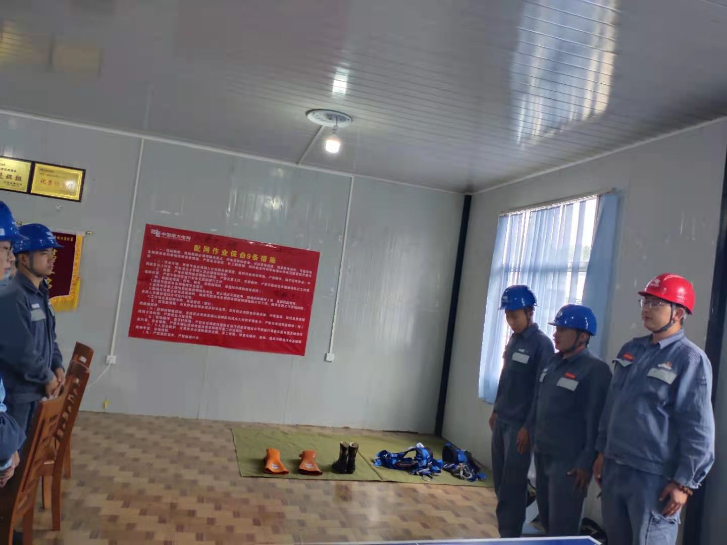 臨滄云縣供電局準(zhǔn)軍事化在基層落實落地