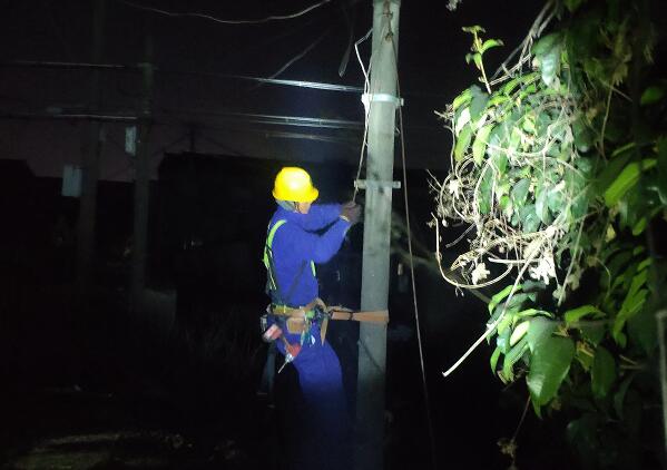 國網(wǎng)余姚市供電公司：夜間排查薄弱環(huán)節(jié)，保障電網(wǎng)安全運(yùn)行