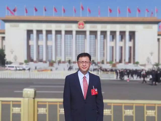 加快推動新能源行業(yè) 與人工智能融合創(chuàng)新——訪全國人大代表、樂山太陽能研究院院長姜希猛