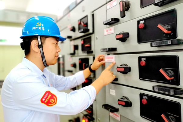 國(guó)能(連江)港電有限公司開(kāi)展設(shè)備標(biāo)識(shí)牌粘貼工作