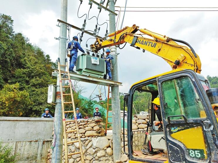 南方電網(wǎng)公司加強農(nóng)村電網(wǎng)建設，以充足電力激發(fā)鄉(xiāng)村活力