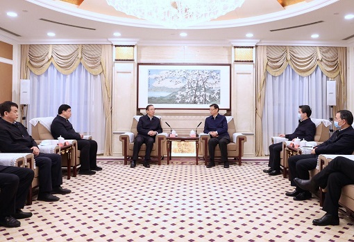 國(guó)家電網(wǎng)董事長(zhǎng)辛保安、總經(jīng)理張智剛與江蘇省省長(zhǎng)許昆林舉行會(huì)談