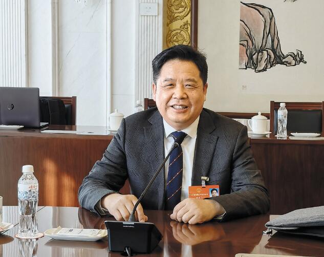 加快能源技術(shù)創(chuàng)新 促進成果轉(zhuǎn)化——訪全國人大代表、中國科學院寧波材料技術(shù)與工程研究所所長黃政仁