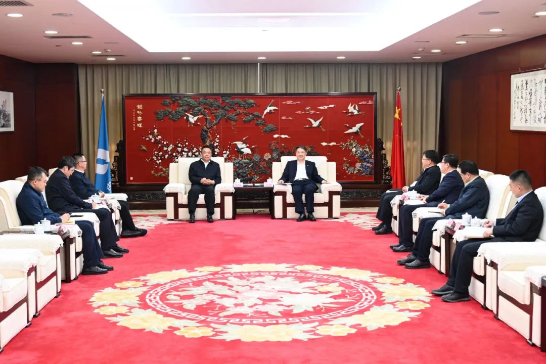 溫樞剛會(huì)見哈電集團(tuán)董事長、黨委書記曹志安
