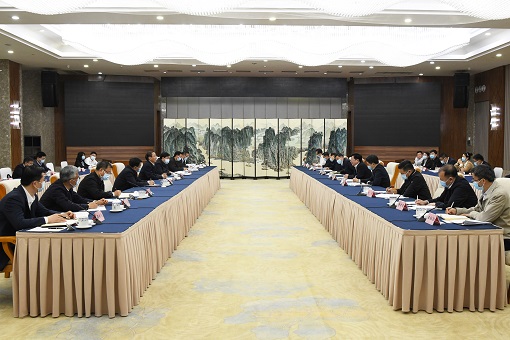 國(guó)家電網(wǎng)董事長(zhǎng)辛保安、總經(jīng)理張智剛拜會(huì)重慶市委書記陳敏爾、市長(zhǎng)胡衡華