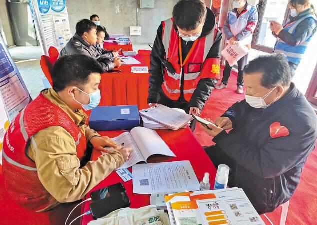 國(guó)家電網(wǎng)河北電力(雄安雁翎)共產(chǎn)黨員服務(wù)隊(duì):服務(wù)新區(qū)建設(shè)發(fā)展 架起黨群連心橋