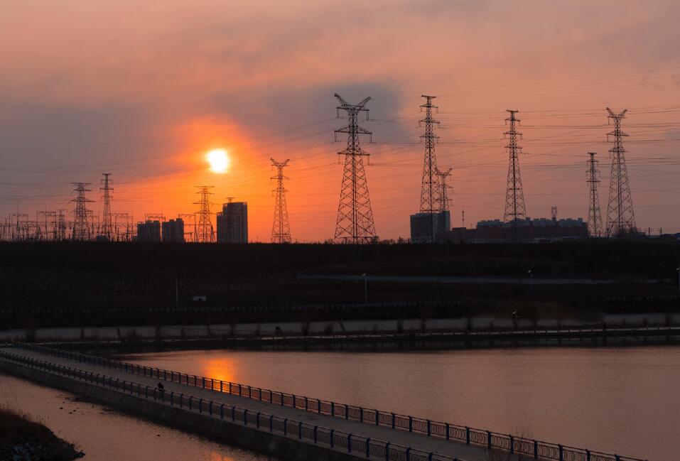 服務(wù)高鐵“大動脈”，書寫電力新答卷