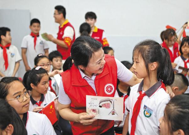 浙江永嘉縣紅十三愛心社25年，幫助4630名貧困學(xué)生