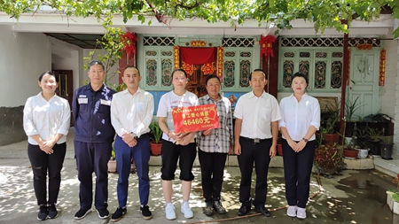 臨滄鳳慶供電局慰問受傷員工家屬 關(guān)懷溫暖人心