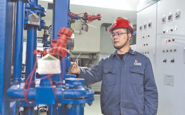 朱濤:精心守護特高壓換流站