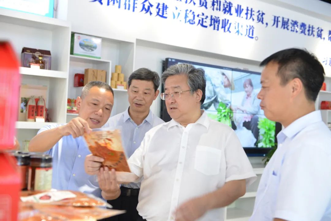 余劍鋒:踐行使命擔(dān)當(dāng)為全面推動鄉(xiāng)村振興貢獻(xiàn)“核”動力