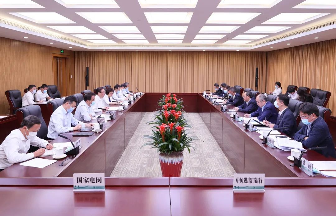 國(guó)家電網(wǎng)公司董事長(zhǎng)、黨組書(shū)記辛保安與進(jìn)出口銀行董事長(zhǎng)吳富林會(huì)談