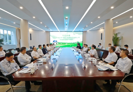 丁焰章與東方電氣黨組書記、董事長俞培根會談并見證雙方簽署戰(zhàn)略合作協(xié)議