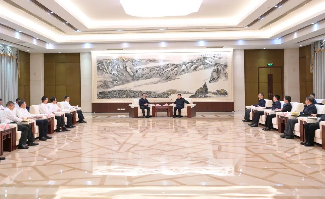 國家電網(wǎng)公司董事長、黨組書辛保安與四川省委書記王曉暉會談