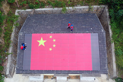 寧波這個(gè)“光伏村”出現(xiàn)巨幅五星紅旗,祝福祖國(guó)