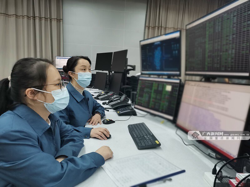 廣西桂林供電局抗冰保供電 巾幗勇?lián)? width=