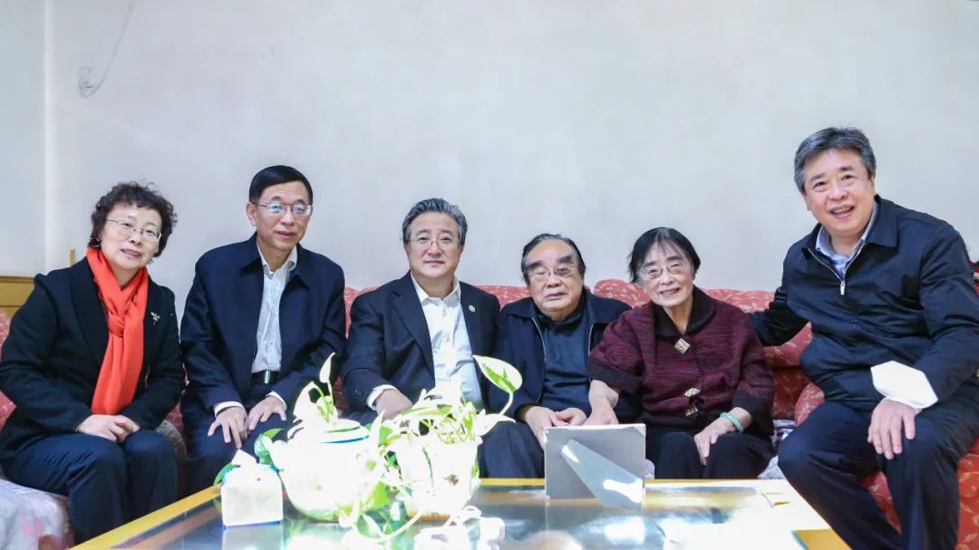 余劍鋒春節(jié)前夕看望慰問(wèn)核工業(yè)老領(lǐng)導(dǎo)蔣心雄、陳肇博