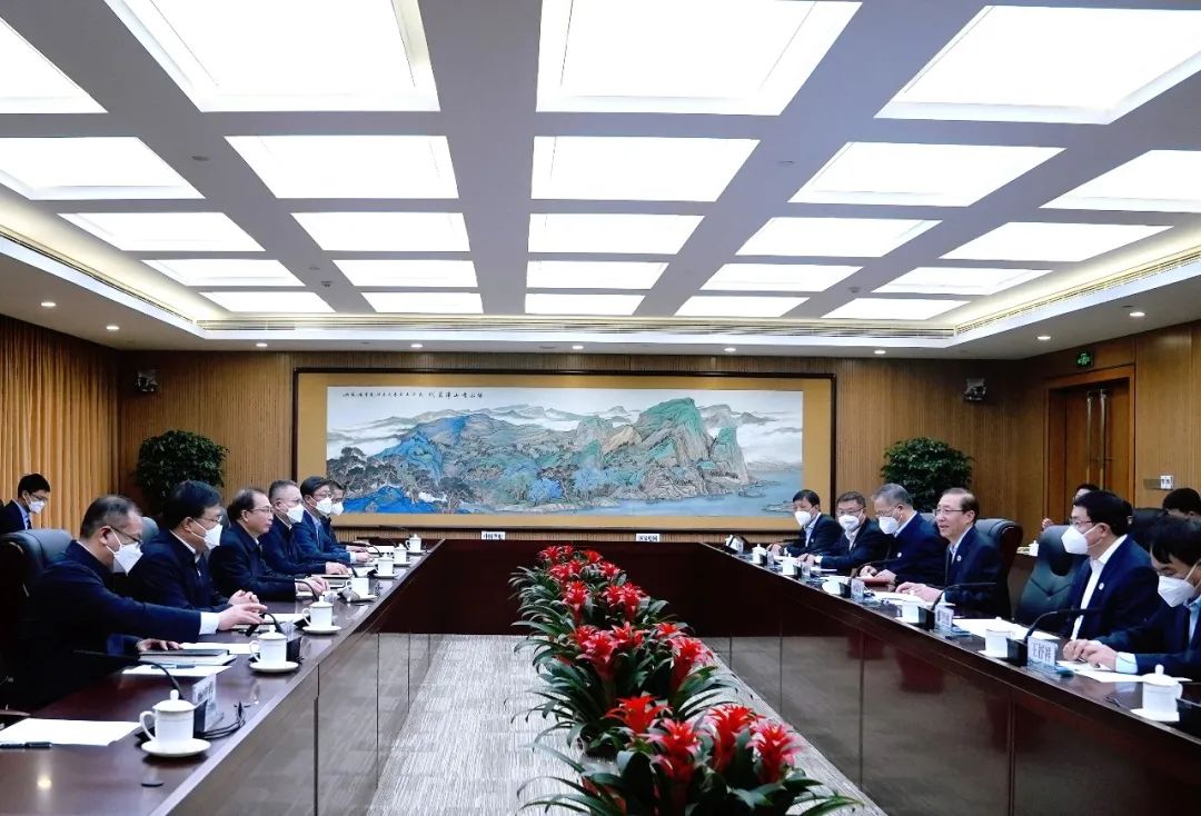 華電集團董事長江毅、總經(jīng)理葉向東與國家電網(wǎng)董事長辛保安、總經(jīng)理張智剛舉行會談