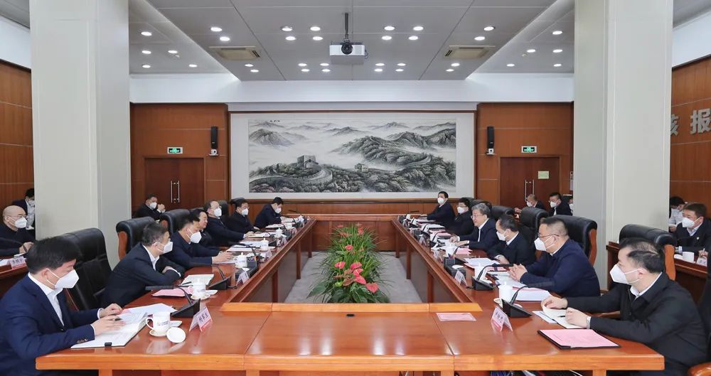 中核集團(tuán)黨組書(shū)記、董事長(zhǎng)余劍鋒與遼寧省委書(shū)記郝鵬、省長(zhǎng)李樂(lè)成會(huì)談