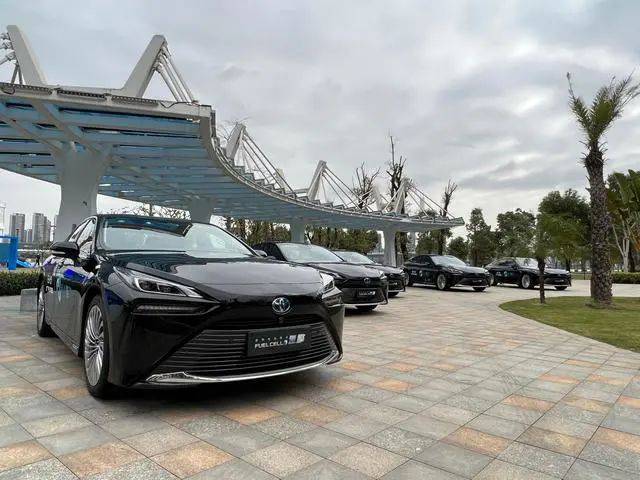 全國(guó)首個(gè)氫燃料電池轎車全場(chǎng)景規(guī)?；痉哆\(yùn)營(yíng)項(xiàng)目正式啟動(dòng)