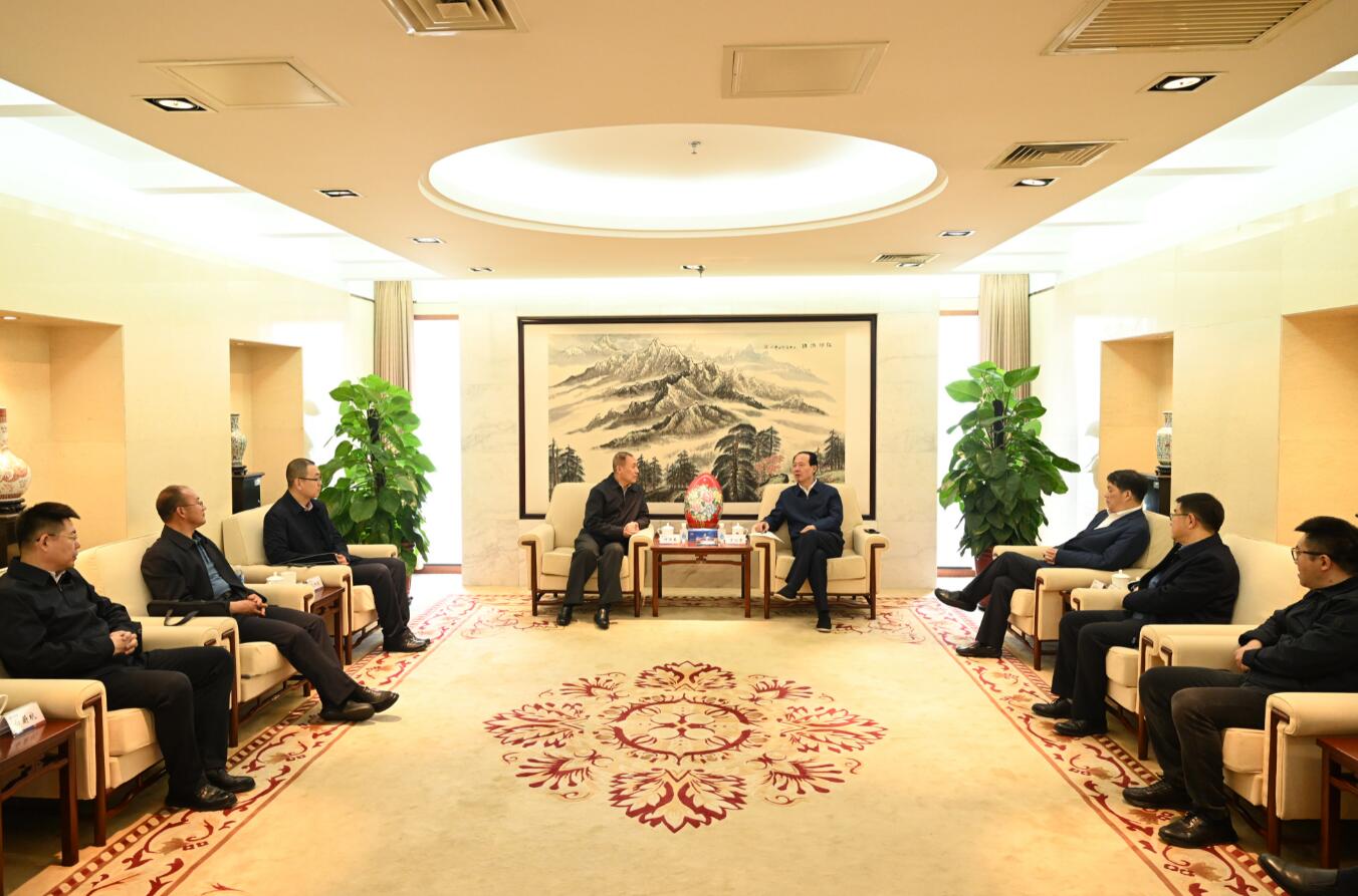 中國電建黨委書記、董事長丁焰章會見內(nèi)蒙古能源集團黨委書記、董事長何雨春