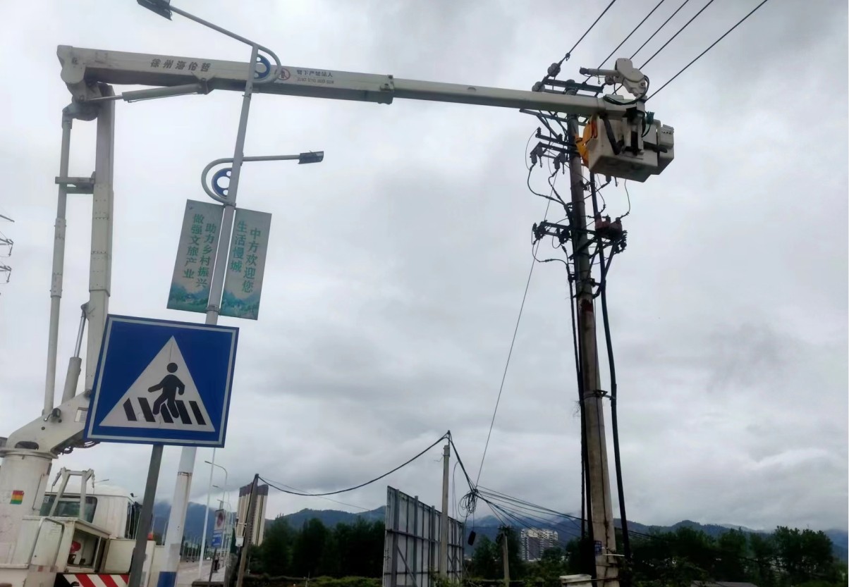 國(guó)網(wǎng)中方縣供電公司:帶電搭火優(yōu)服務(wù) 能帶不停保供電
