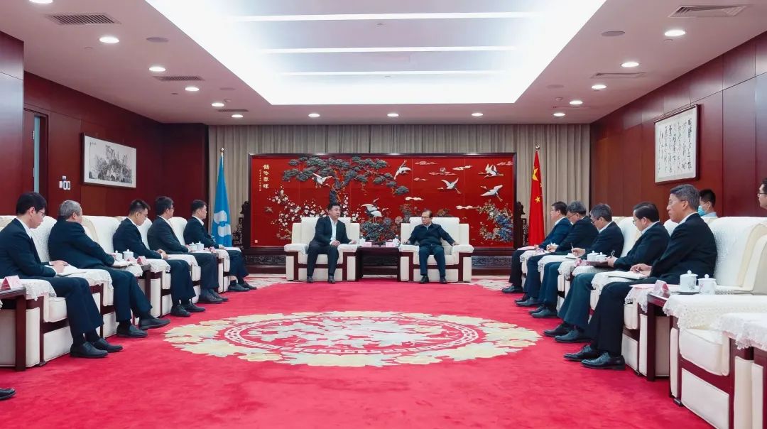 華電集團(tuán)董事長(zhǎng)江毅會(huì)見(jiàn)海博思創(chuàng)董事長(zhǎng)、總經(jīng)理張劍輝