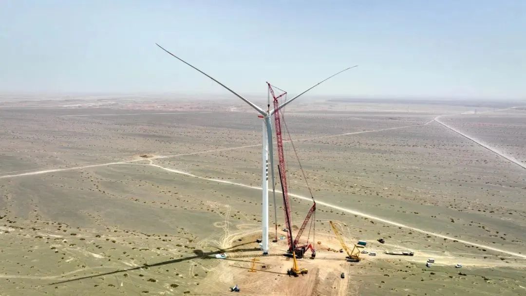333臺!國內單體容量最大陸上風電項目完成首臺機組吊裝