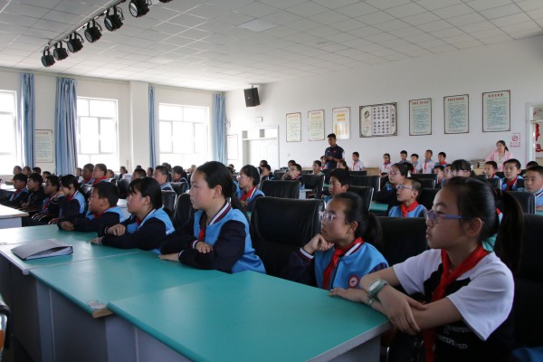 烏海供電公司聯(lián)合黨支部電力宣傳進校園，“電”亮未來護成長