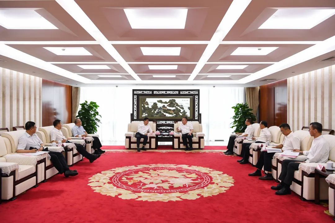 葉向東與甘肅省委常委、副省長張錦剛舉行會談