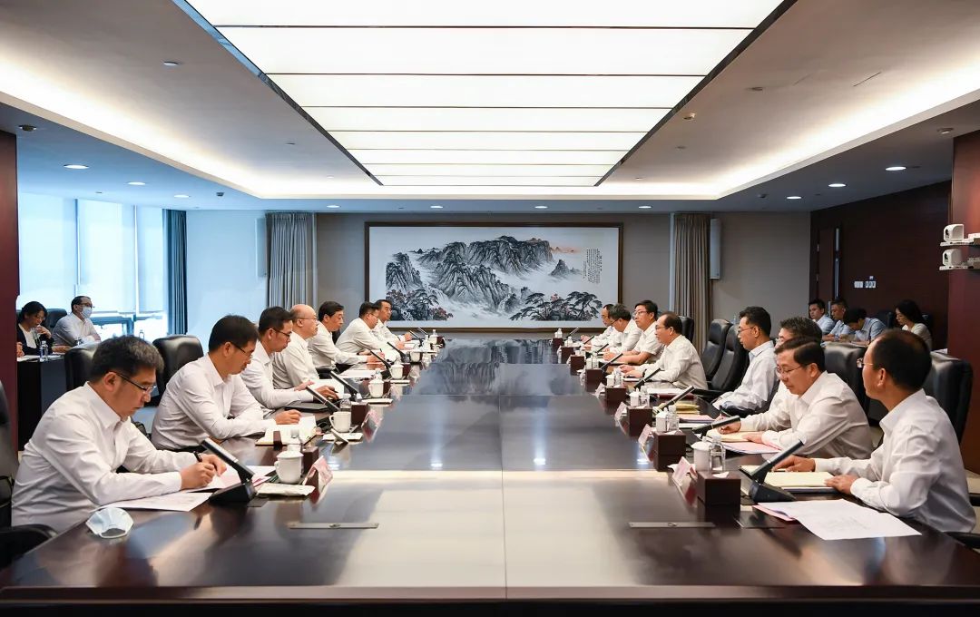 華電集團(tuán)黨組書記、董事長(zhǎng)江毅與河北省委副書記、省長(zhǎng)王正譜舉行會(huì)談