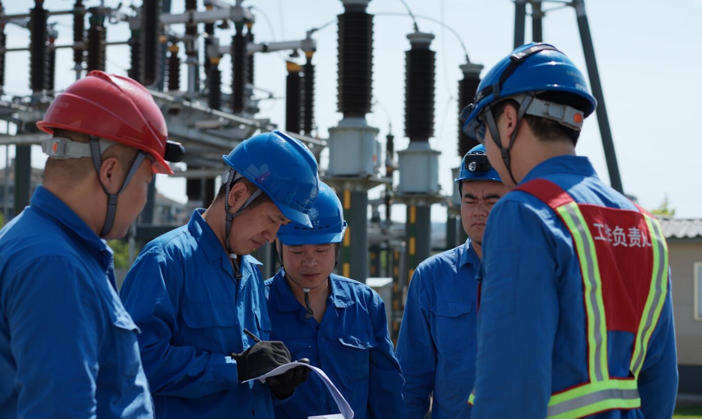 余姚市宏宇輸變電工程公司戰(zhàn)高溫消缺 “汗”衛(wèi)清涼一夏