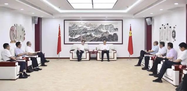 漯河市委書記秦保強、市長黃鈁會見中國電建華中區(qū)總部黨委書記、總經理蹇尚友一行