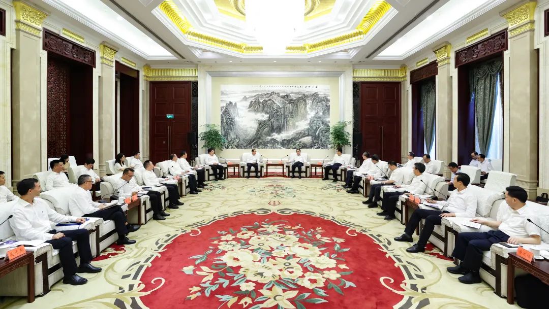 中國(guó)華電黨組書記、董事長(zhǎng)江毅拜會(huì)貴州省委書記徐麟、省長(zhǎng)李炳軍