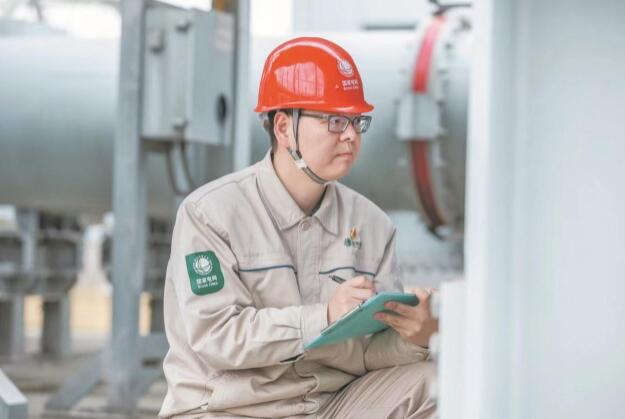 毛穎科: 以工匠精神守護(hù)電網(wǎng)安全