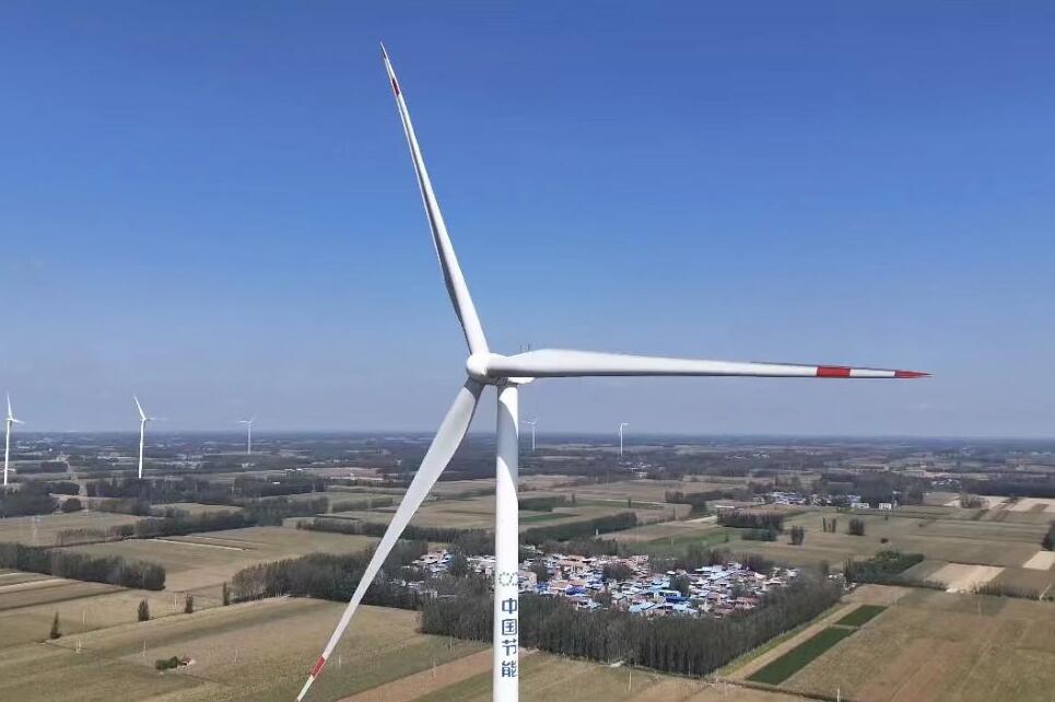 中國節(jié)能以“風(fēng)電+清潔供暖” 守護千家萬戶“光與暖”  　　文章來源：中國節(jié)能環(huán)保集團有限公司　　發(fā)布時間：2023-11-23  　　從中國節(jié)能獲悉，2023至2024年度冬季采暖季期間，中國節(jié)能所