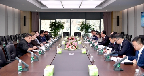 中國電建黨委書記、董事長丁焰章同洪都拉斯國會主席雷東多舉行會談