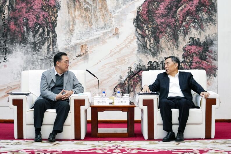 中國(guó)能建黨委書(shū)記、董事長(zhǎng)宋海良與華夏銀行黨委書(shū)記、董事長(zhǎng)李民吉會(huì)談